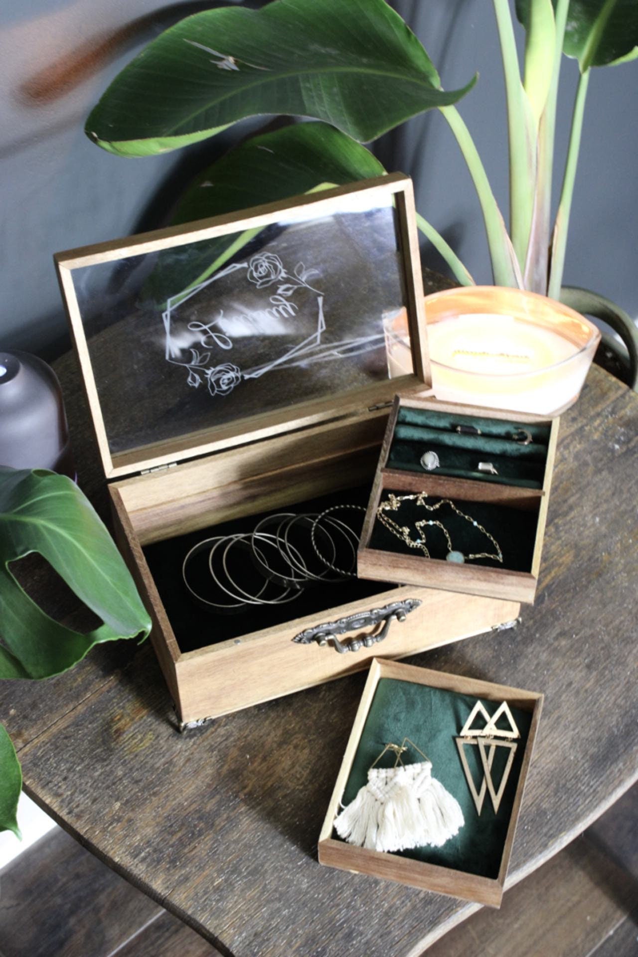 Birth Flower Personalized Acacia Wood Jewelry Box - Velvet Jewelry Box - Custom Jewelry Box - Jewelry Storage - Gifts for Women